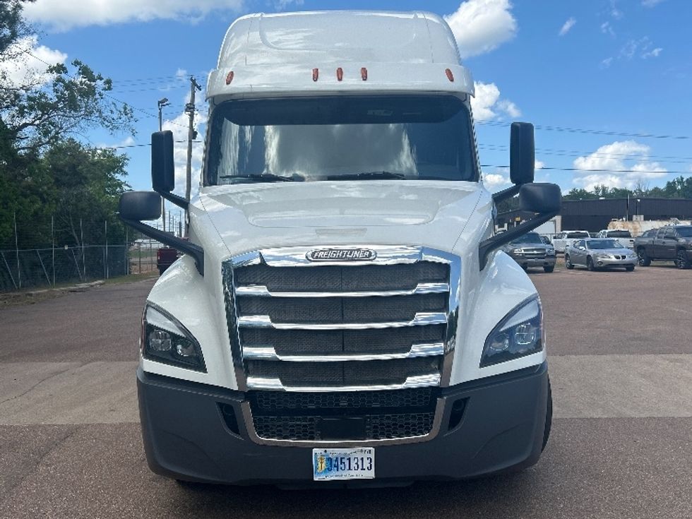 Sleeper Tractor-Heavy Duty Tractors-Freightliner-2020-T12664ST-Jackson-MS-567,760\n\t\tmiles-$ 59,500 - Image 2