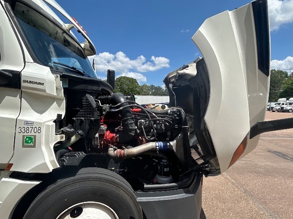 Sleeper Tractor-Heavy Duty Tractors-Freightliner-2020-T12664ST-Jackson-MS-567,760\n\t\tmiles-$ 59,500 - Image 20