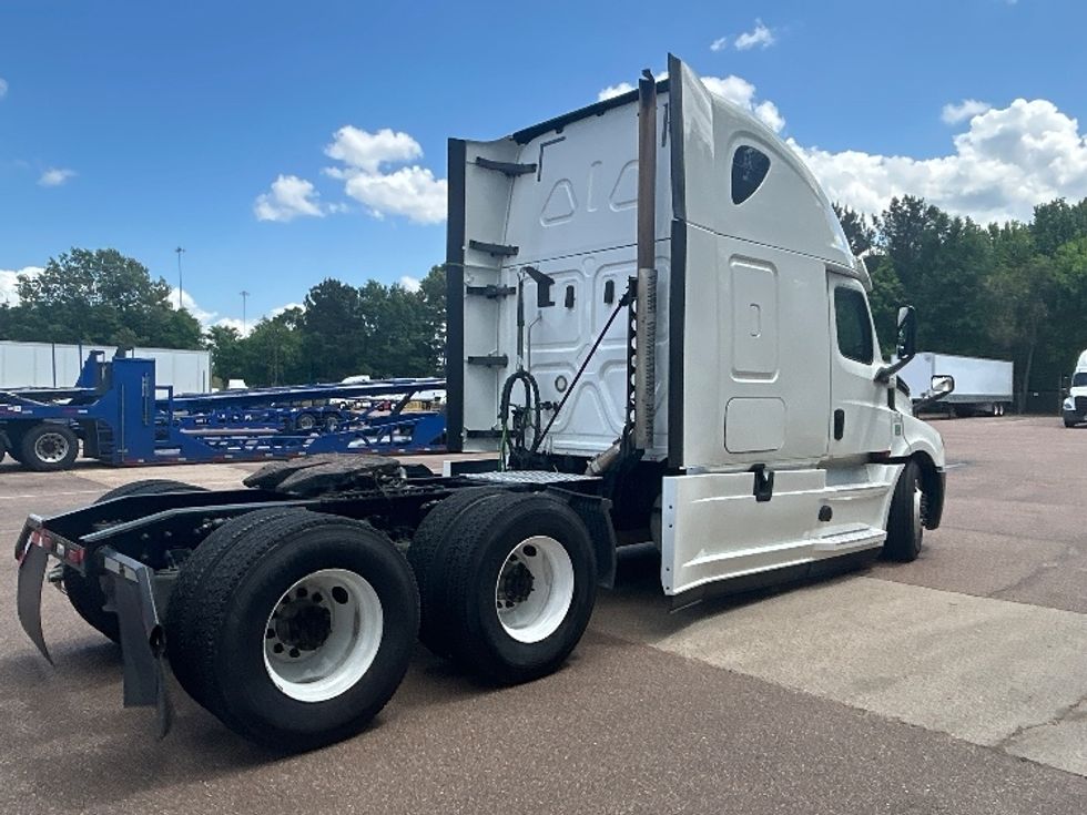 Sleeper Tractor-Heavy Duty Tractors-Freightliner-2020-T12664ST-Jackson-MS-567,760\n\t\tmiles-$ 59,500 - Image 7