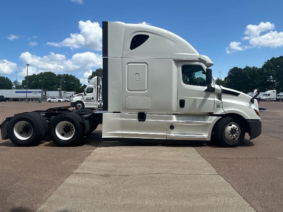 Sleeper Tractor-Heavy Duty Tractors-Freightliner-2020-T12664ST-Jackson-MS-567,760\n\t\tmiles-$ 59,500 - Image 8