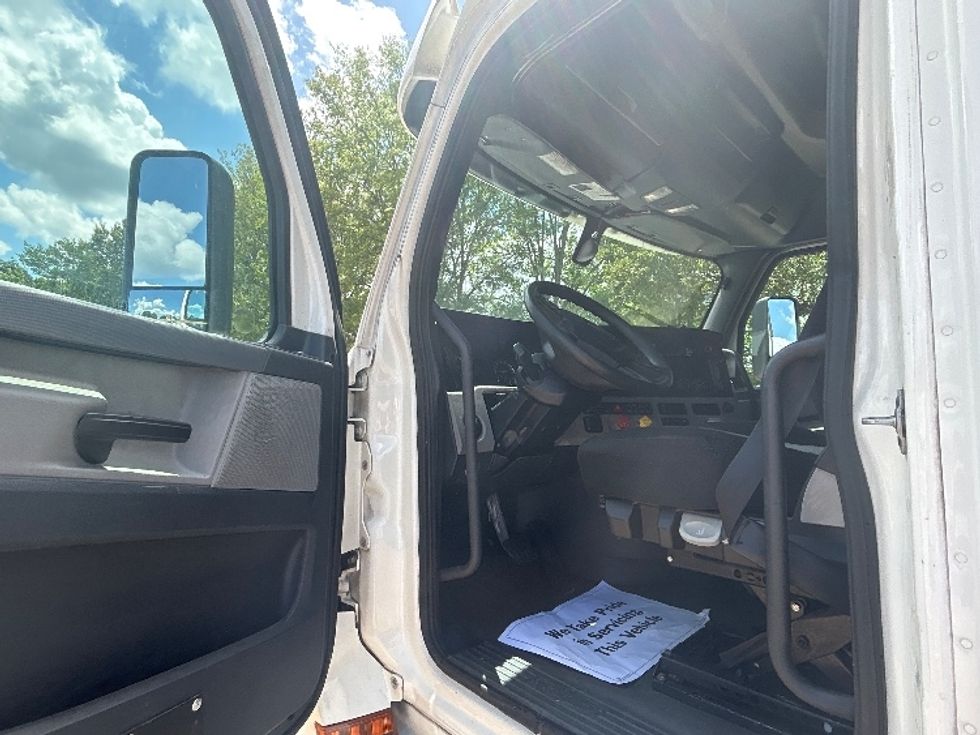 Sleeper Tractor-Heavy Duty Tractors-Freightliner-2020-T12664ST-Jackson-MS-567,760\n\t\tmiles-$ 59,500 - Image 9