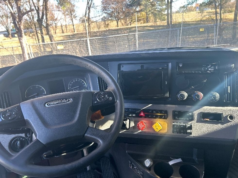 Sleeper Tractor-Heavy Duty Tractors-Freightliner-2020-T12664ST-Jackson-MS-568,332\n\t\tmiles-$ 13,000 - Image 10