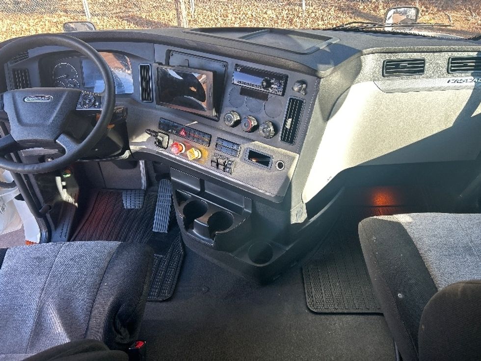 Sleeper Tractor-Heavy Duty Tractors-Freightliner-2020-T12664ST-Jackson-MS-568,332\n\t\tmiles-$ 13,000 - Image 11