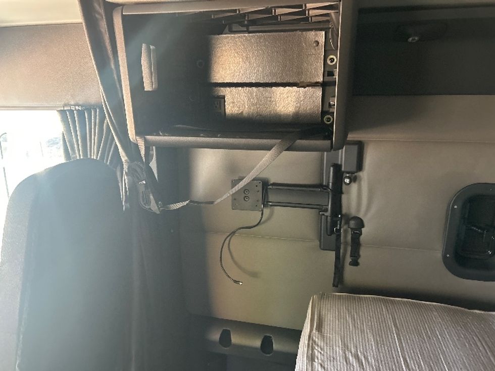 Sleeper Tractor-Heavy Duty Tractors-Freightliner-2020-T12664ST-Jackson-MS-568,332\n\t\tmiles-$ 13,000 - Image 18