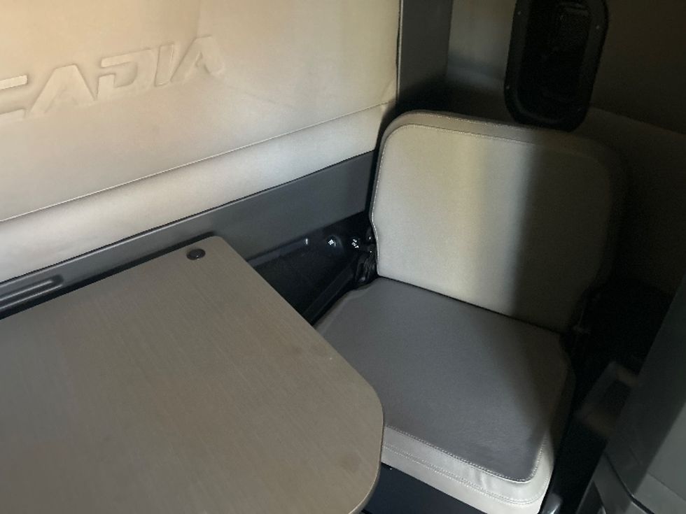 Sleeper Tractor-Heavy Duty Tractors-Freightliner-2020-T12664ST-Jackson-MS-568,332\n\t\tmiles-$ 13,000 - Image 20