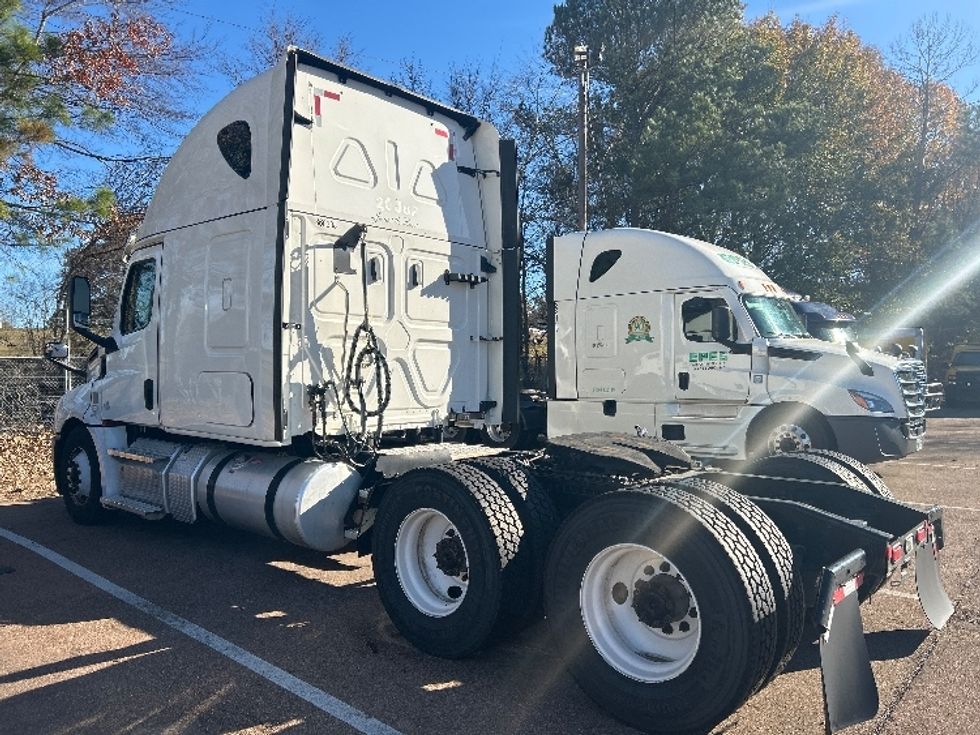 Sleeper Tractor-Heavy Duty Tractors-Freightliner-2020-T12664ST-Jackson-MS-568,332\n\t\tmiles-$ 13,000 - Image 4