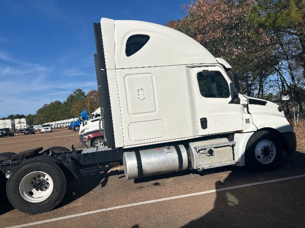 Sleeper Tractor-Heavy Duty Tractors-Freightliner-2020-T12664ST-Jackson-MS-568,332\n\t\tmiles-$ 13,000 - Image 7