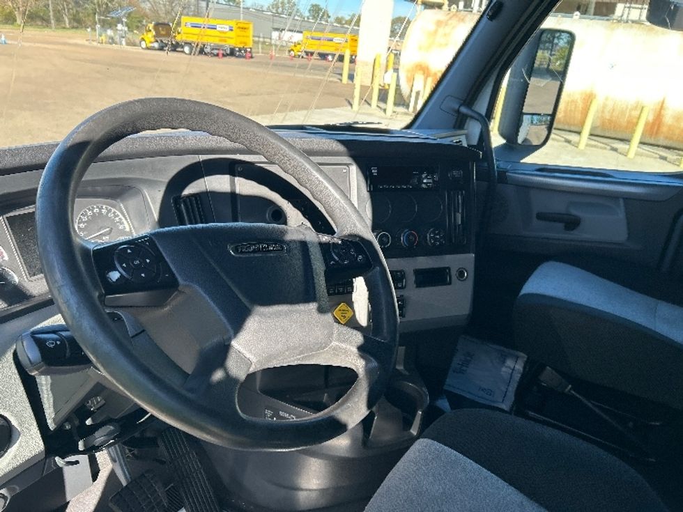 Sleeper Tractor-Heavy Duty Tractors-Freightliner-2020-T12664ST-Jackson-MS-583,552\n\t\tmiles-$ 57,000 - Image 10