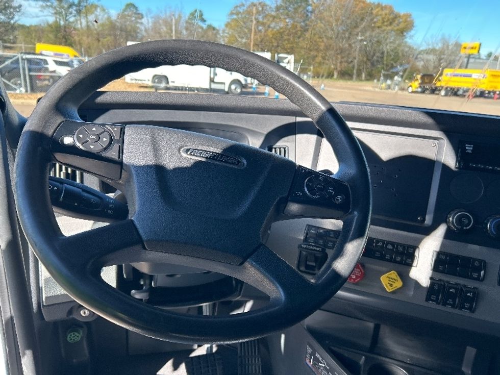 Sleeper Tractor-Heavy Duty Tractors-Freightliner-2020-T12664ST-Jackson-MS-583,552\n\t\tmiles-$ 57,000 - Image 11