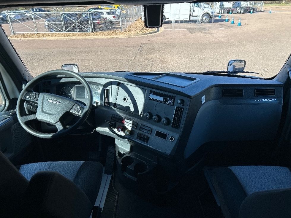 Sleeper Tractor-Heavy Duty Tractors-Freightliner-2020-T12664ST-Jackson-MS-583,552\n\t\tmiles-$ 57,000 - Image 12