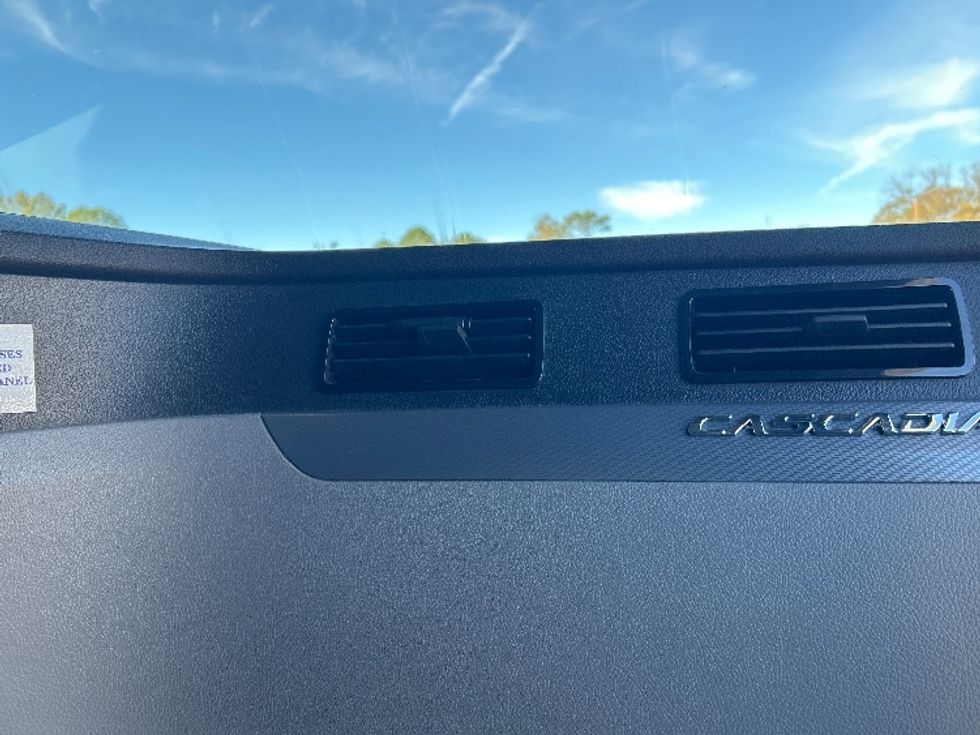 Sleeper Tractor-Heavy Duty Tractors-Freightliner-2020-T12664ST-Jackson-MS-583,552\n\t\tmiles-$ 57,000 - Image 14