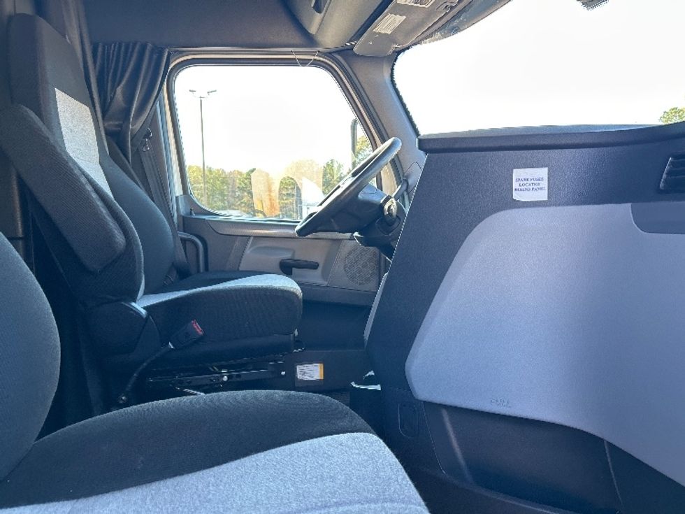 Sleeper Tractor-Heavy Duty Tractors-Freightliner-2020-T12664ST-Jackson-MS-583,552\n\t\tmiles-$ 57,000 - Image 15