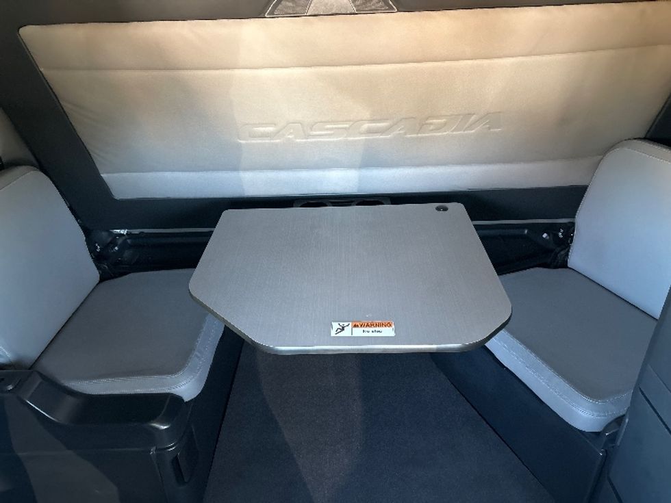 Sleeper Tractor-Heavy Duty Tractors-Freightliner-2020-T12664ST-Jackson-MS-583,552\n\t\tmiles-$ 57,000 - Image 16