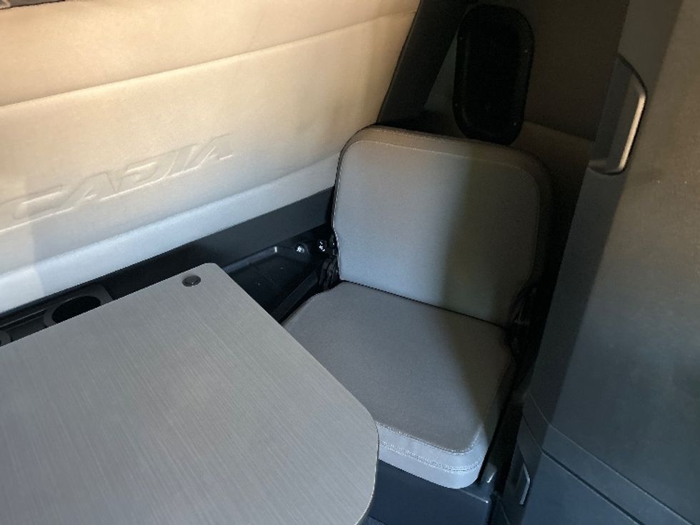 Sleeper Tractor-Heavy Duty Tractors-Freightliner-2020-T12664ST-Jackson-MS-583,552\n\t\tmiles-$ 57,000 - Image 17