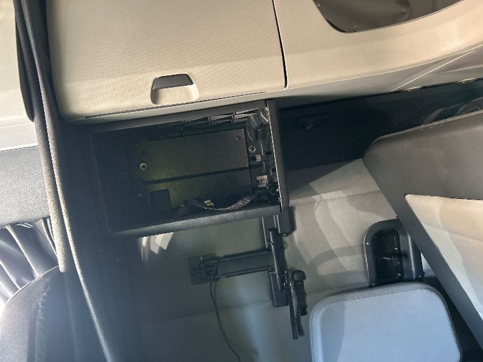 Sleeper Tractor-Heavy Duty Tractors-Freightliner-2020-T12664ST-Jackson-MS-583,552\n\t\tmiles-$ 57,000 - Image 19