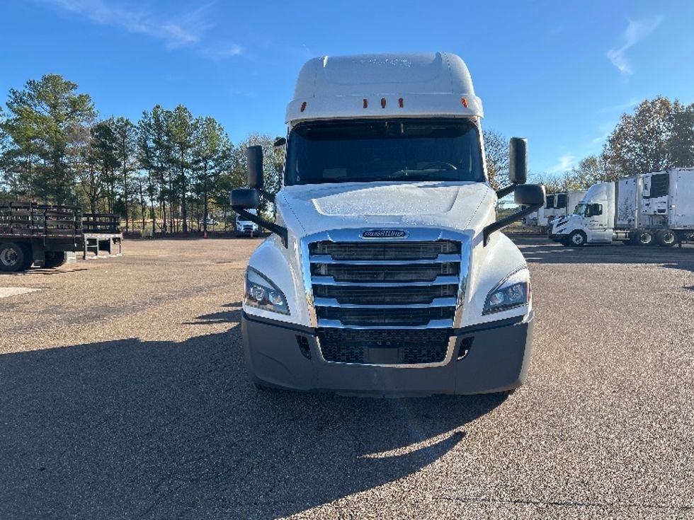 Sleeper Tractor-Heavy Duty Tractors-Freightliner-2020-T12664ST-Jackson-MS-583,552\n\t\tmiles-$ 57,000 - Image 2