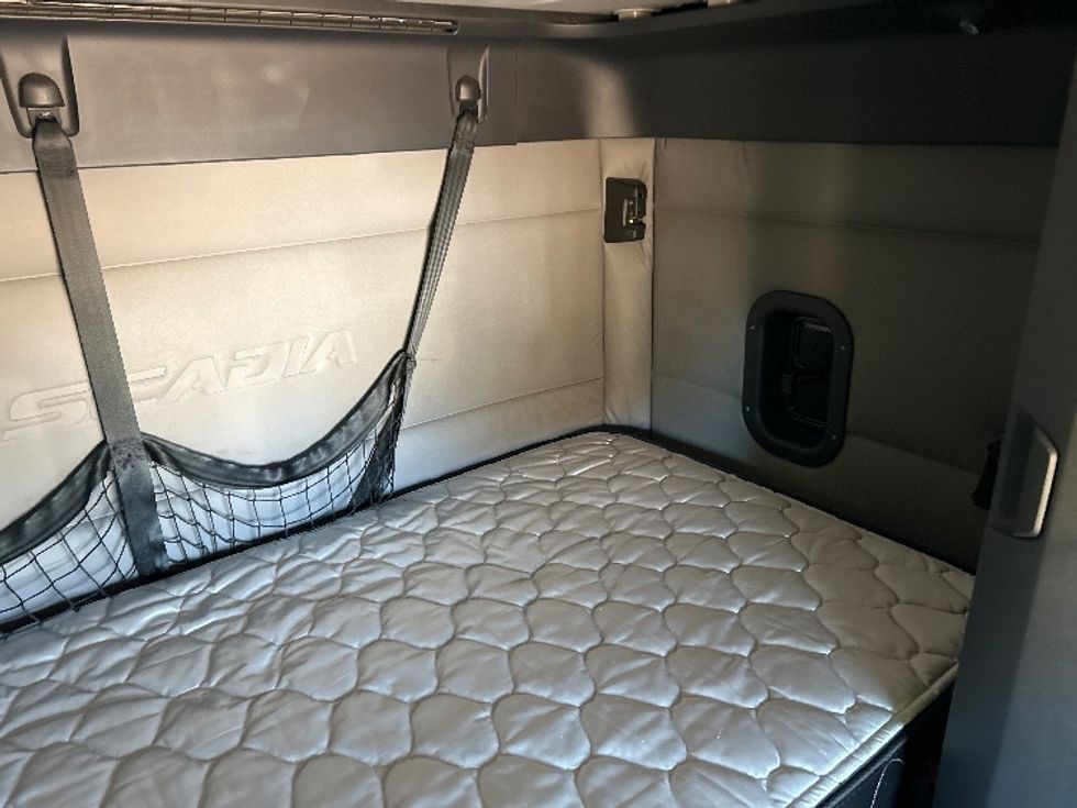 Sleeper Tractor-Heavy Duty Tractors-Freightliner-2020-T12664ST-Jackson-MS-583,552\n\t\tmiles-$ 57,000 - Image 23