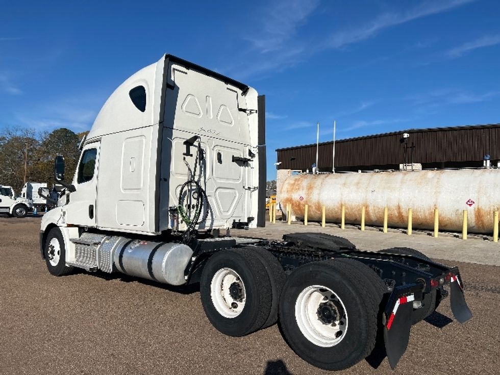 Sleeper Tractor-Heavy Duty Tractors-Freightliner-2020-T12664ST-Jackson-MS-583,552\n\t\tmiles-$ 57,000 - Image 5