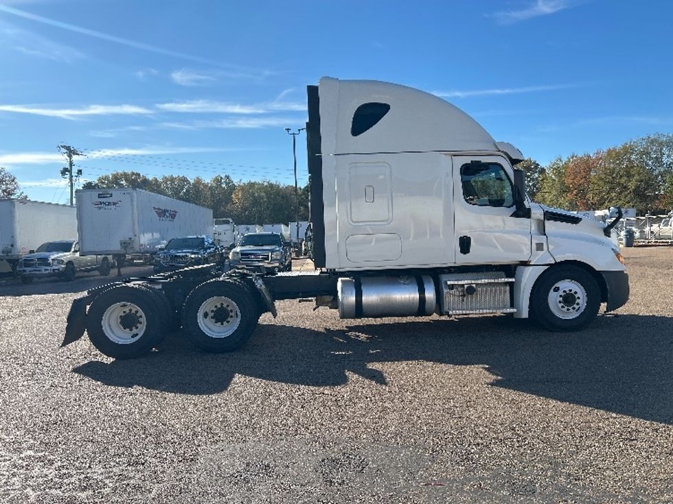 Sleeper Tractor-Heavy Duty Tractors-Freightliner-2020-T12664ST-Jackson-MS-583,552\n\t\tmiles-$ 57,000 - Image 8