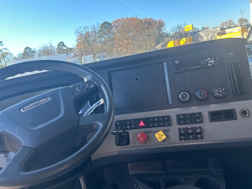 Sleeper Tractor-Heavy Duty Tractors-Freightliner-2020-T12664ST-Jackson-MS-600,003\n\t\tmiles-$ 55,750 - Image 11