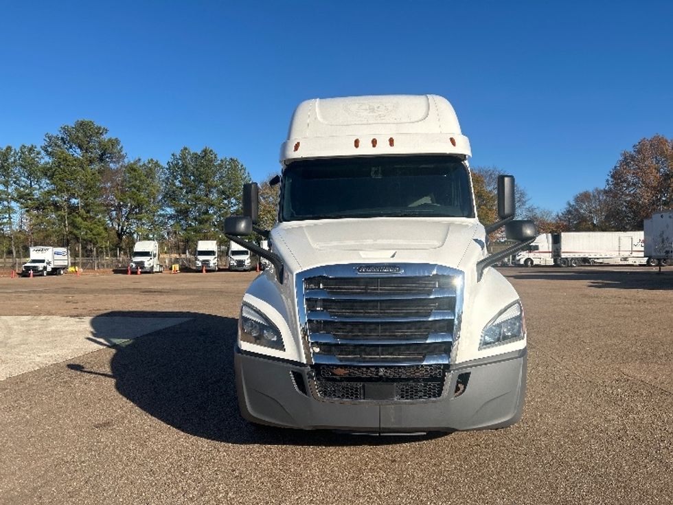 Sleeper Tractor-Heavy Duty Tractors-Freightliner-2020-T12664ST-Jackson-MS-600,003\n\t\tmiles-$ 55,750 - Image 2