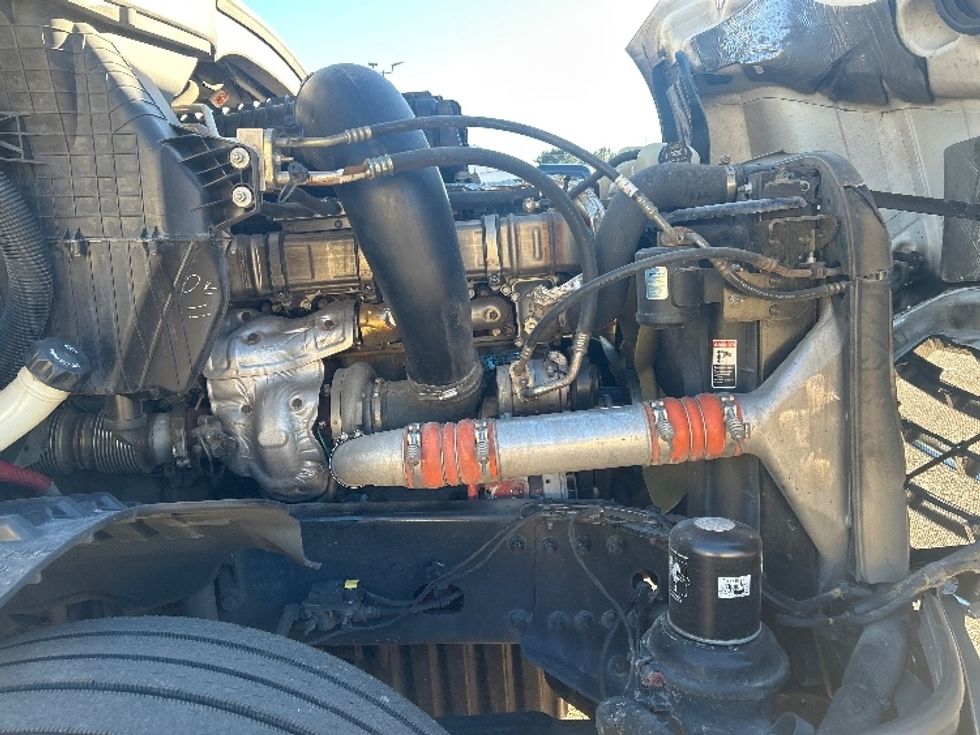 Sleeper Tractor-Heavy Duty Tractors-Freightliner-2020-T12664ST-Jackson-MS-600,003\n\t\tmiles-$ 55,750 - Image 20