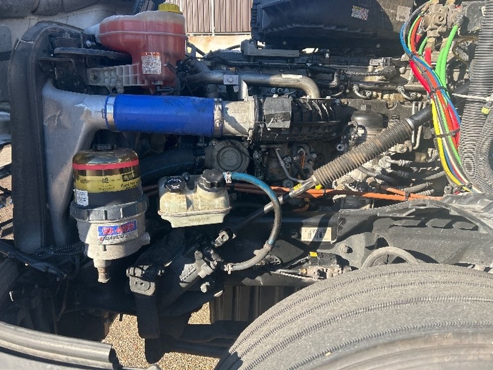 Sleeper Tractor-Heavy Duty Tractors-Freightliner-2020-T12664ST-Jackson-MS-600,003\n\t\tmiles-$ 55,750 - Image 21