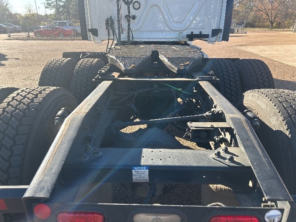 Sleeper Tractor-Heavy Duty Tractors-Freightliner-2020-T12664ST-Jackson-MS-600,003\n\t\tmiles-$ 55,750 - Image 6