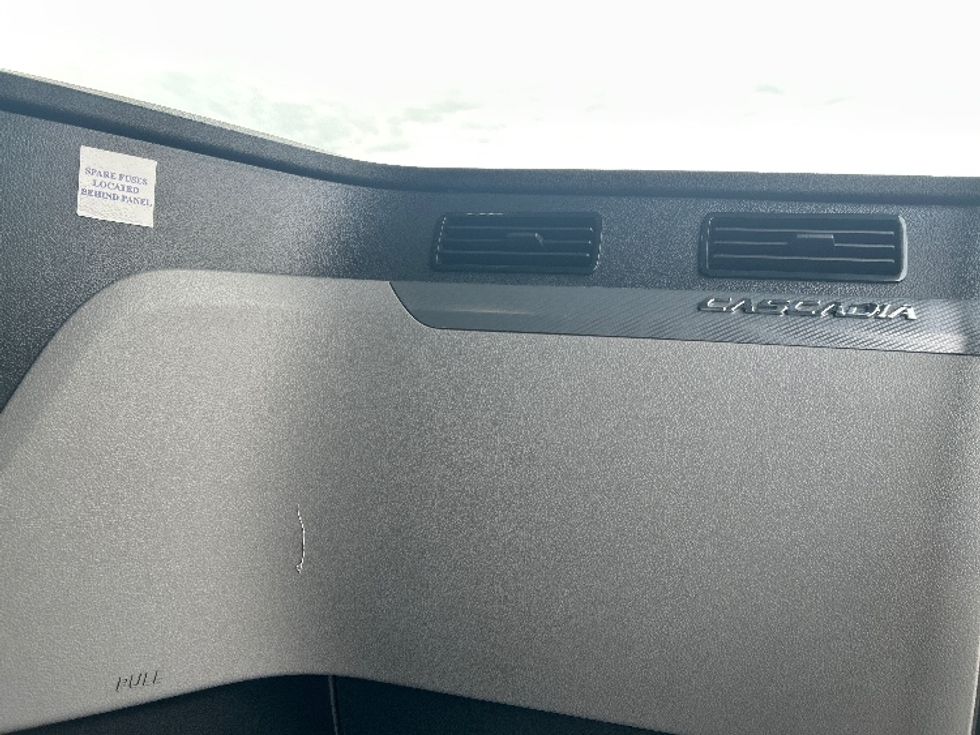 Sleeper Tractor-Heavy Duty Tractors-Freightliner-2020-T12664ST-Jackson-MS-604,999\n\t\tmiles-$ 53,750 - Image 14