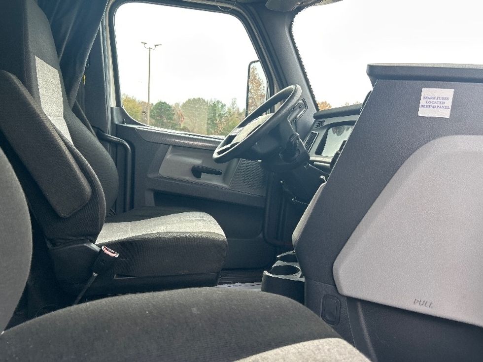 Sleeper Tractor-Heavy Duty Tractors-Freightliner-2020-T12664ST-Jackson-MS-604,999\n\t\tmiles-$ 53,750 - Image 15