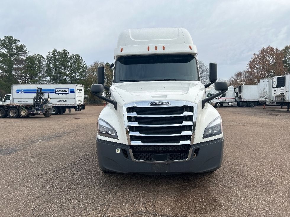 Sleeper Tractor-Heavy Duty Tractors-Freightliner-2020-T12664ST-Jackson-MS-604,999\n\t\tmiles-$ 53,750 - Image 2