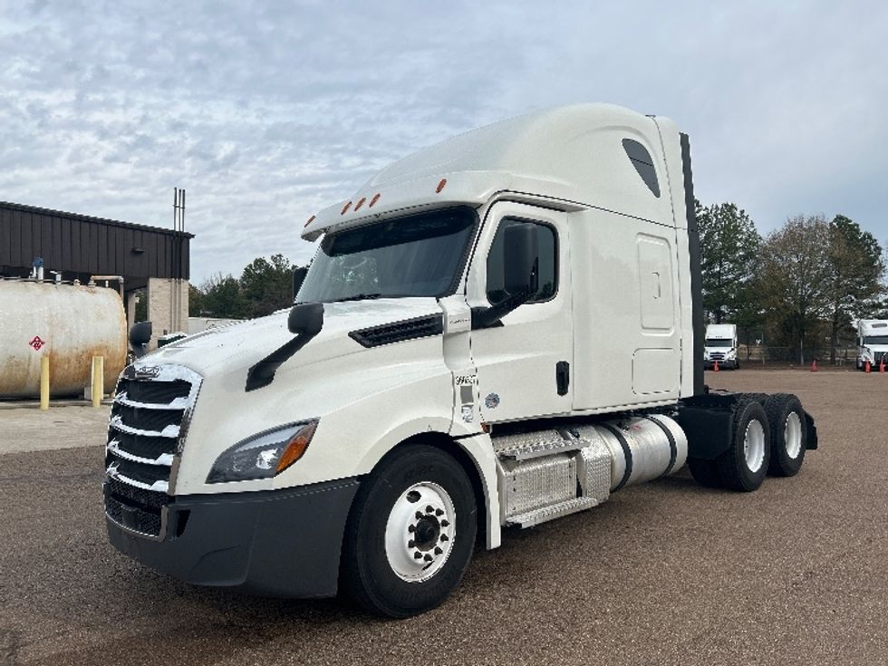 Sleeper Tractor-Heavy Duty Tractors-Freightliner-2020-T12664ST-Jackson-MS-604,999\n\t\tmiles-$ 53,750 - Image 3
