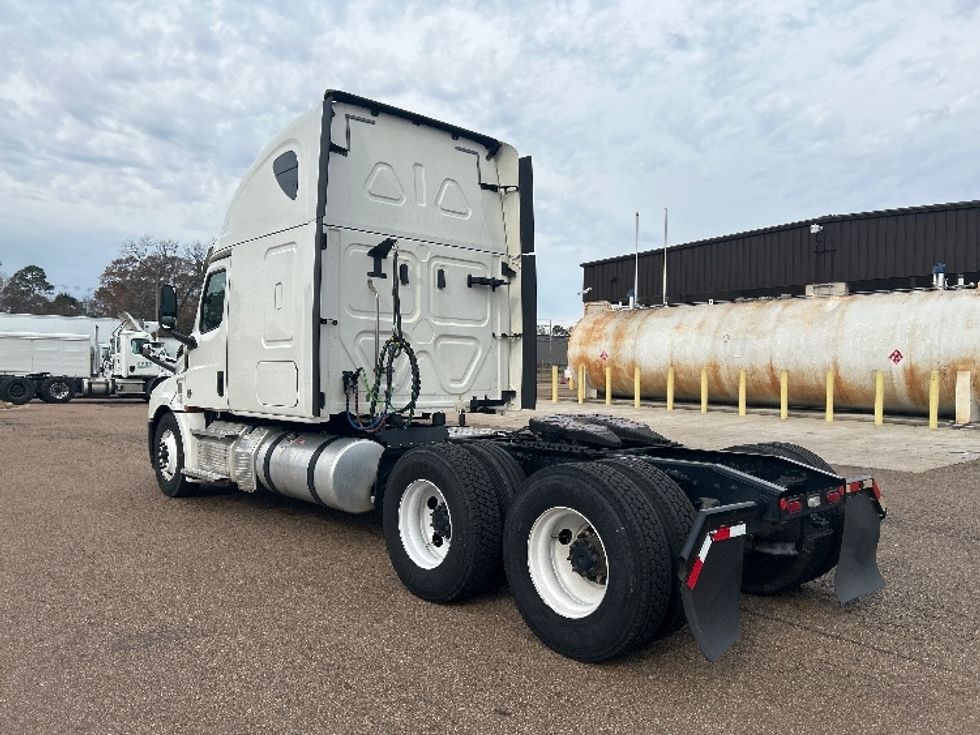 Sleeper Tractor-Heavy Duty Tractors-Freightliner-2020-T12664ST-Jackson-MS-604,999\n\t\tmiles-$ 53,750 - Image 5