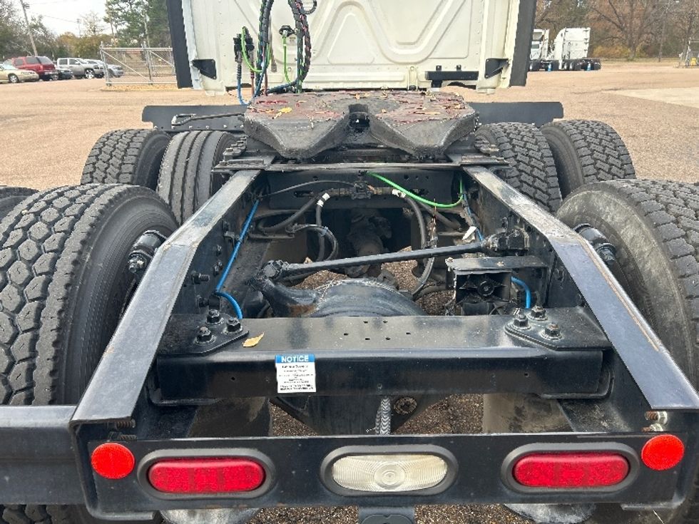 Sleeper Tractor-Heavy Duty Tractors-Freightliner-2020-T12664ST-Jackson-MS-604,999\n\t\tmiles-$ 53,750 - Image 6