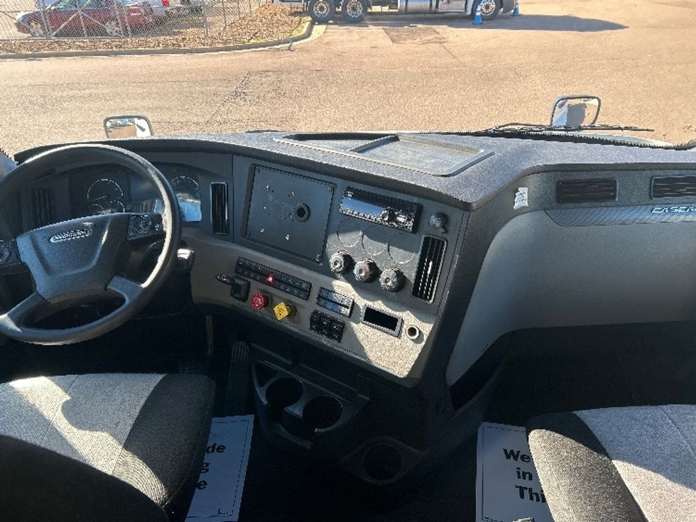 Sleeper Tractor-Heavy Duty Tractors-Freightliner-2020-T12664ST-Jackson-MS-610,316\n\t\tmiles-$ 53,250 - Image 12