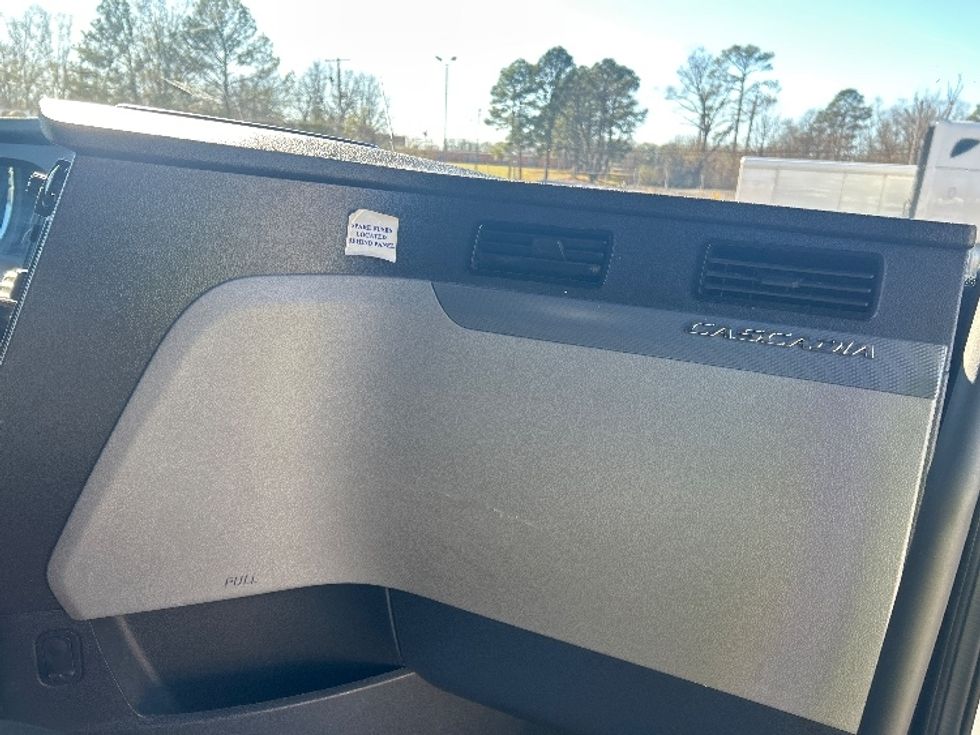 Sleeper Tractor-Heavy Duty Tractors-Freightliner-2020-T12664ST-Jackson-MS-610,316\n\t\tmiles-$ 53,250 - Image 14