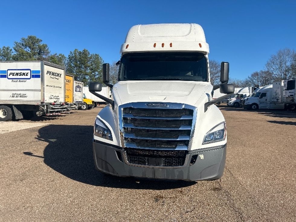 Sleeper Tractor-Heavy Duty Tractors-Freightliner-2020-T12664ST-Jackson-MS-610,316\n\t\tmiles-$ 53,250 - Image 2