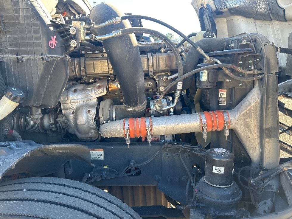 Sleeper Tractor-Heavy Duty Tractors-Freightliner-2020-T12664ST-Jackson-MS-610,316\n\t\tmiles-$ 53,250 - Image 20