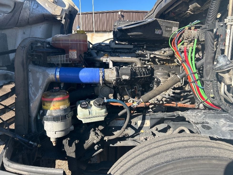 Sleeper Tractor-Heavy Duty Tractors-Freightliner-2020-T12664ST-Jackson-MS-610,316\n\t\tmiles-$ 53,250 - Image 21