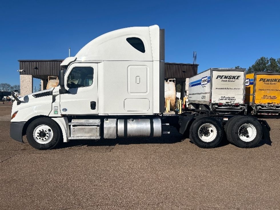 Sleeper Tractor-Heavy Duty Tractors-Freightliner-2020-T12664ST-Jackson-MS-610,316\n\t\tmiles-$ 53,250 - Image 4