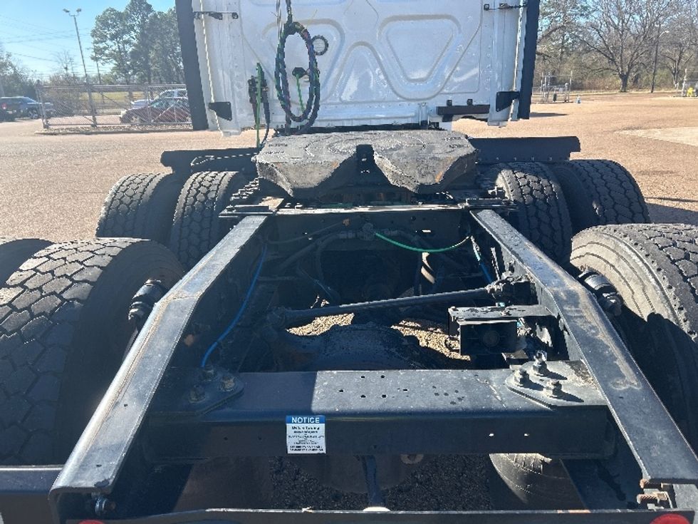 Sleeper Tractor-Heavy Duty Tractors-Freightliner-2020-T12664ST-Jackson-MS-610,316\n\t\tmiles-$ 53,250 - Image 6
