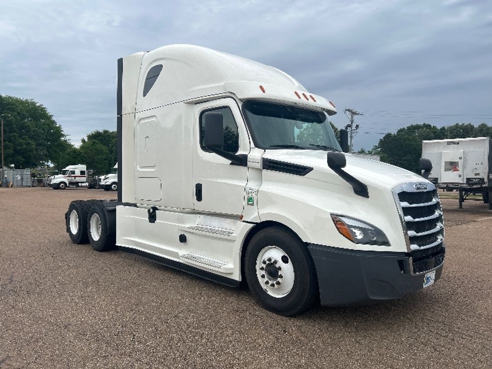 Sleeper Tractor-Heavy Duty Tractors-Freightliner-2020-T12664ST-Jackson-MS-610,571\n\t\tmiles-$ 54,250 - Image 1