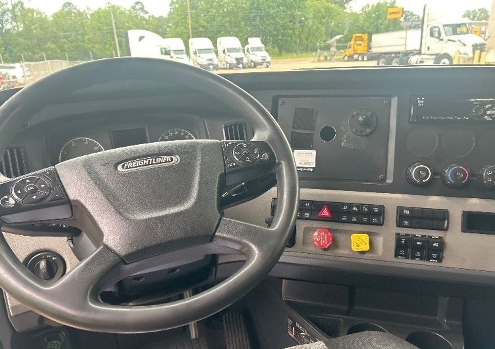 Sleeper Tractor-Heavy Duty Tractors-Freightliner-2020-T12664ST-Jackson-MS-610,571\n\t\tmiles-$ 54,250 - Image 11