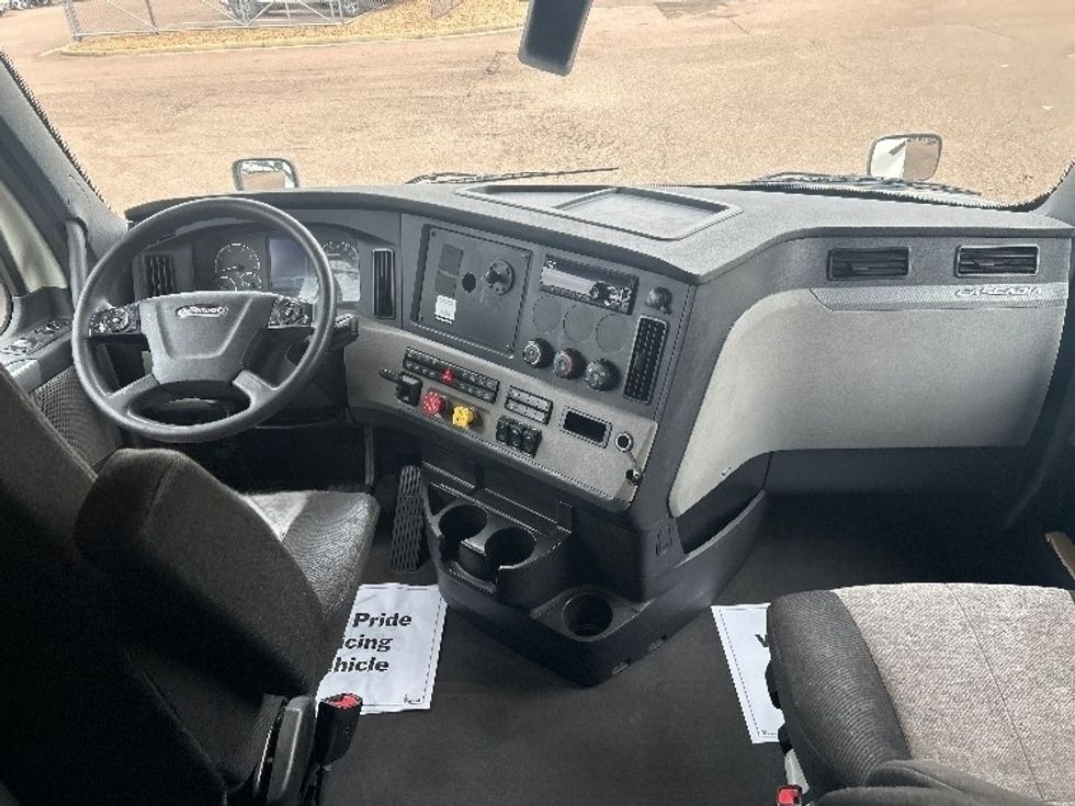 Sleeper Tractor-Heavy Duty Tractors-Freightliner-2020-T12664ST-Jackson-MS-610,571\n\t\tmiles-$ 54,250 - Image 12