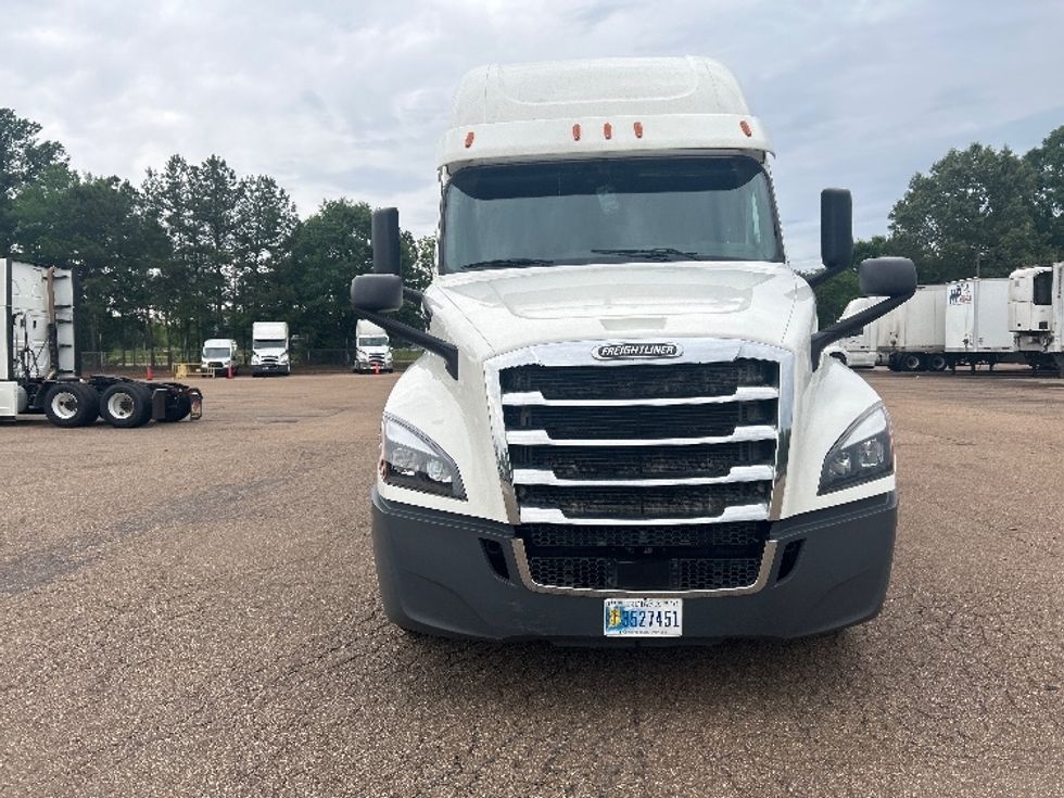 Sleeper Tractor-Heavy Duty Tractors-Freightliner-2020-T12664ST-Jackson-MS-610,571\n\t\tmiles-$ 54,250 - Image 2