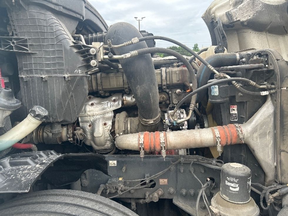 Sleeper Tractor-Heavy Duty Tractors-Freightliner-2020-T12664ST-Jackson-MS-610,571\n\t\tmiles-$ 54,250 - Image 20