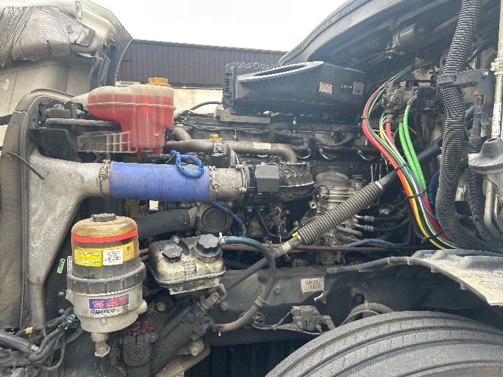 Sleeper Tractor-Heavy Duty Tractors-Freightliner-2020-T12664ST-Jackson-MS-610,571\n\t\tmiles-$ 54,250 - Image 21