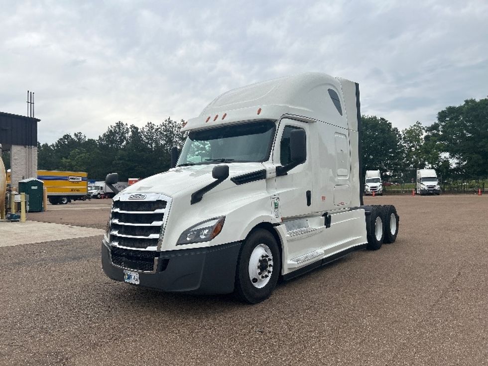 Sleeper Tractor-Heavy Duty Tractors-Freightliner-2020-T12664ST-Jackson-MS-610,571\n\t\tmiles-$ 54,250 - Image 3