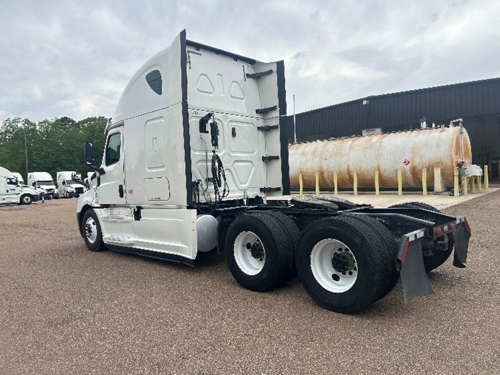 Sleeper Tractor-Heavy Duty Tractors-Freightliner-2020-T12664ST-Jackson-MS-610,571\n\t\tmiles-$ 54,250 - Image 5