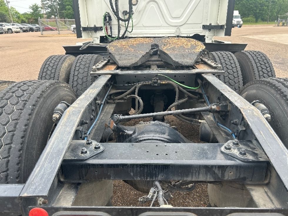 Sleeper Tractor-Heavy Duty Tractors-Freightliner-2020-T12664ST-Jackson-MS-610,571\n\t\tmiles-$ 54,250 - Image 6
